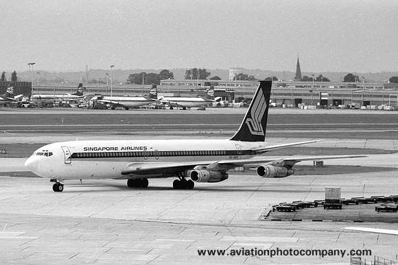 Singapore Airlines Boeing 707 9V-BBB (1974)