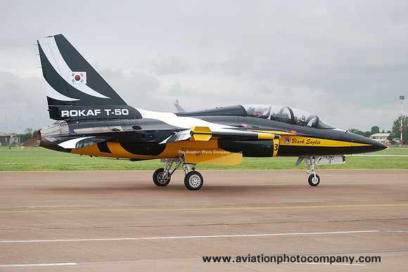 RoKAF Black Eagles KAI T-50B 10-0055/3 at RIAT Fairford (2012)
