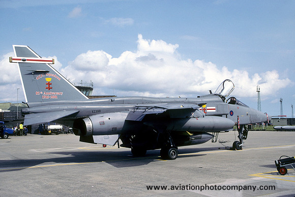 RAF 41 Squadron Sepecat Jaguar GR.3 XZ398 (2001)