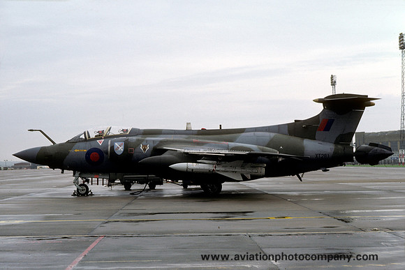 RAF 12 Squadron Blackburn Buccaneer S.2 XT281 with JBG31 zap (1979)