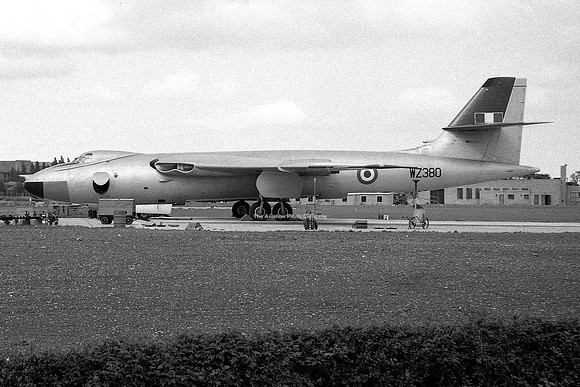 RAF 543 Squadron Vickers Valiant B(K).1 WZ380 (1957)