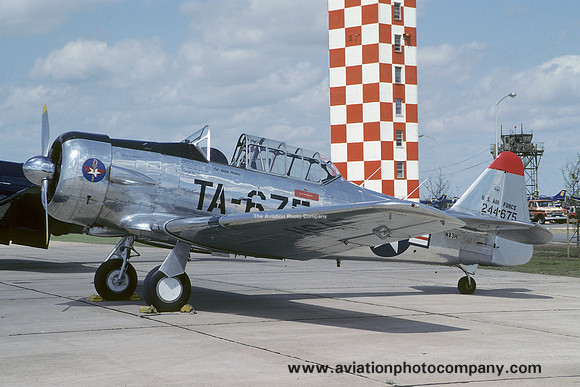 North American AT-6D Harvard N83H (1984)