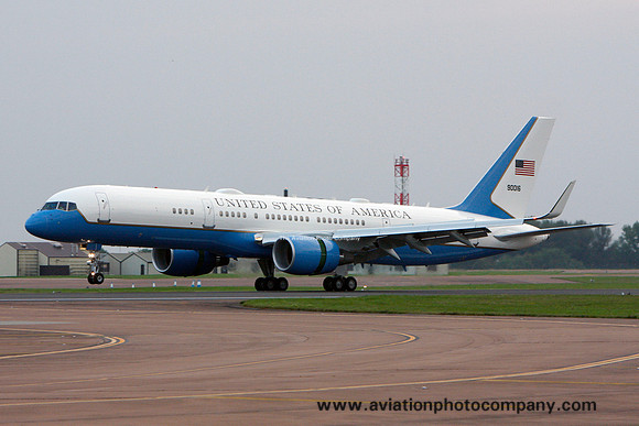 USAF 89 AW Boeing C-32A 09-0016 at RAF Fairford (2014)