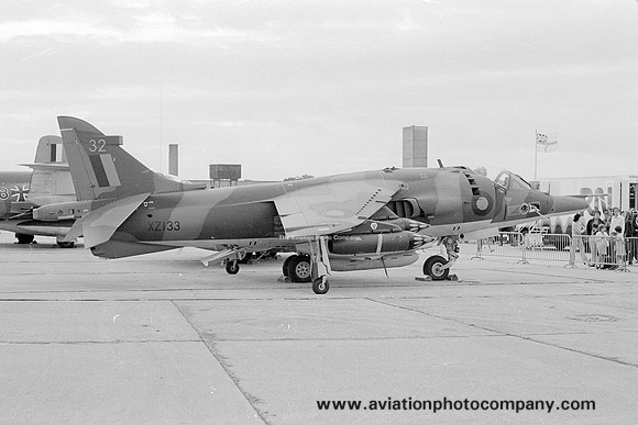 RAF 233 OCU Hawker Siddeley Harrier GR.3 XZ133/32 (1976)