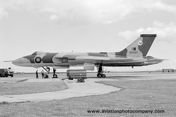 RAF 27 Squadron Avro Vulcan B.2 XH560 (1976)