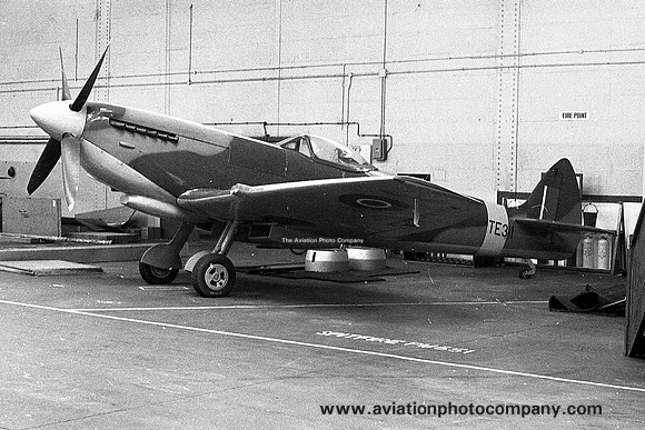 RAF 71 MU Supermarine Spitfire LF.16 TE311 (1975)