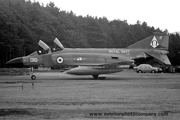 Royal Navy 892 Squadron McDonnell F-4K Phantom FG.1 XV587/R010 (1976)