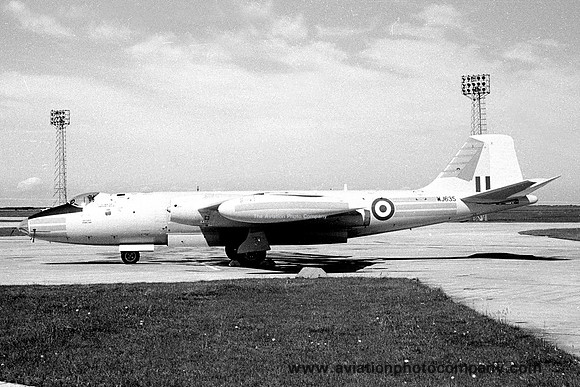 RAF English Electric Canberra B.2 WJ635 at RNAS Lossiemouth (1971)