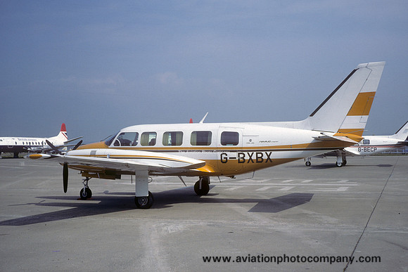 Piper PA-31-350 Navajo Chieftain G-BXBX (1980)