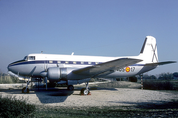 Spanish Air Force CASA 207C Azor T.7-17/405-17 displayed at Cuatro Vientos (1987)