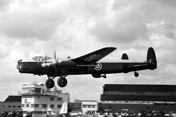 RAF Avro Lincoln Air to Air Refueller RA657 at Farnborough (1950)