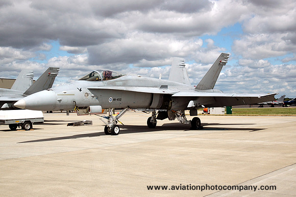 Finnish Air Force HavLLv 11 McDonnell Douglas F-18C Hornet HN-450 at RIAT Fairford (2009)