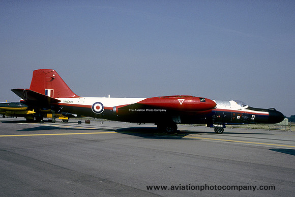 RAE English Electric Canberra B.6 XH568 (1989)