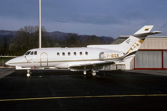 Aurela Hawker Siddeley HS125-700B LY-BSK (2000)
