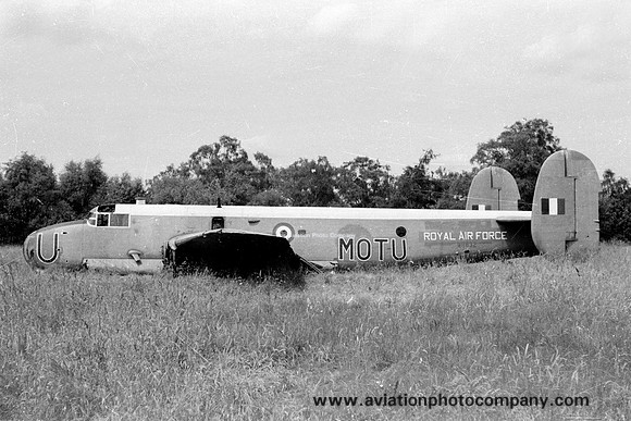 RAF Avro Shackleton T.4 WB832/U dumped at Cosford (1973)