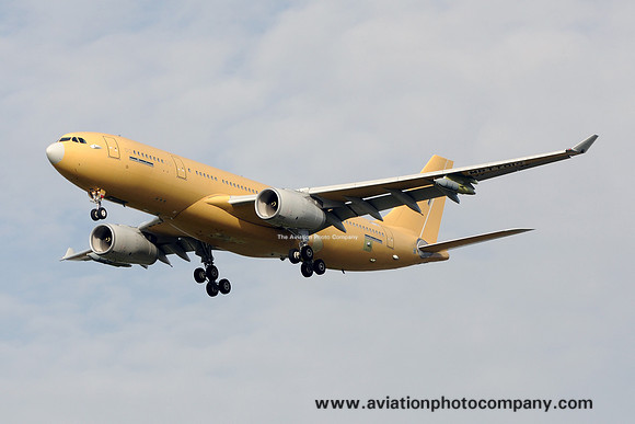 RAF Airbus Voyager MRTT018 arriving at Manchester in primer (2012)