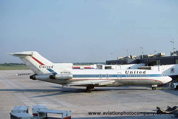 United Airlines Boeing 727-22 N7085U