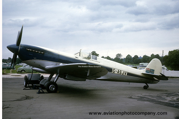Supermarine Spitfire G-ASJV at Elstree (1964)