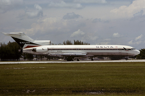 Delta Airlines Boeing 727-200 N1645