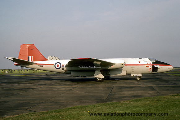 Royal Aircraft Establishment English Electric Canberra T.4 WJ865 (1977)