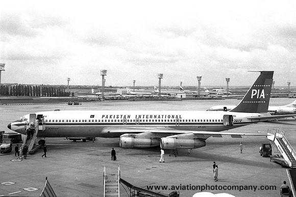 PIA Pakistan International Airlines Boeing 707-340C AP-AVL at Orly (1969)