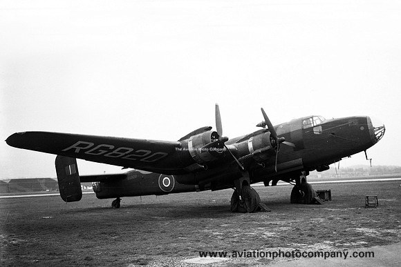 RAF Handley Page Halifax B.6 RG820 (DH Airscrews) (1948)