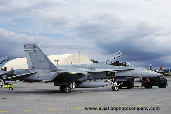 Canadian Armed Forces 422 Squadron McDonnell Douglas CF-188 Hornet 188791 (1998)
