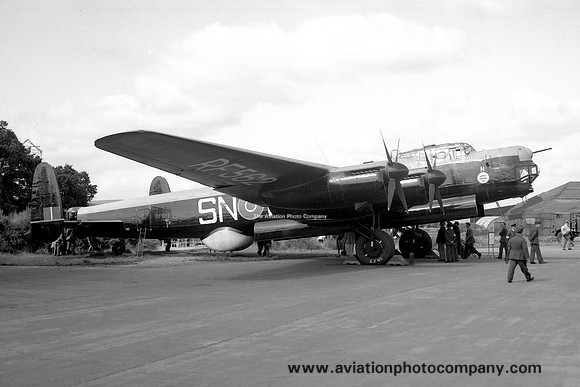 RAF 230 OCU Avro Lincoln B.2 RF562/SN-N (1950)