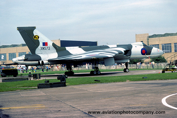 RAF 35 Squadron Avro Vulcan B.2 XM572 (1979)