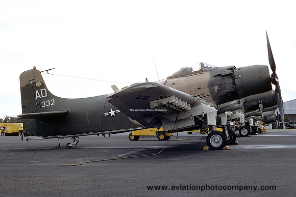 USAF 1 SOW 4407 CCTS Douglas A-1H Skyraider 52-0332/AD (1970)