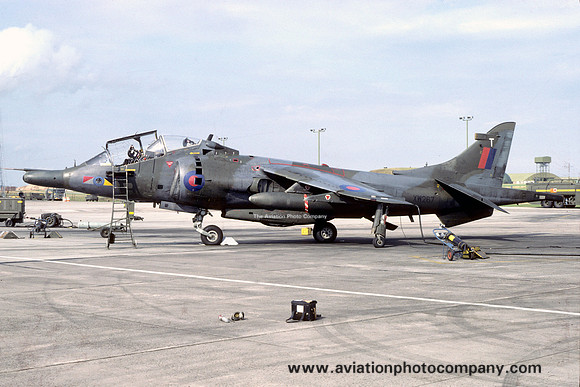 RAF 233 OCU Hawker Siddeley Harrier T.4 XW267/T (1984)
