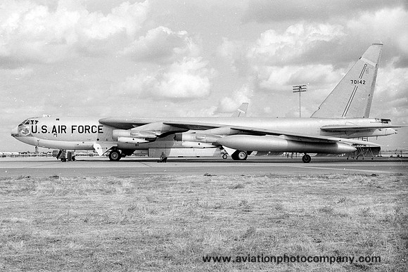 USAF 320th Bomb Wing Boeing B-52F 57-0142 (1967)