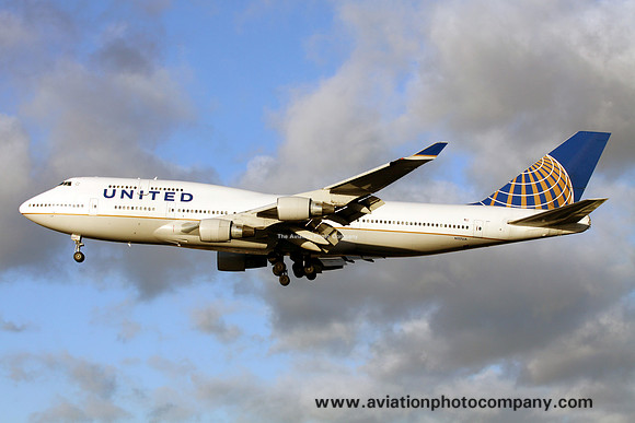 United Boeing 747-400 N117UA at London Heathrow (2012)