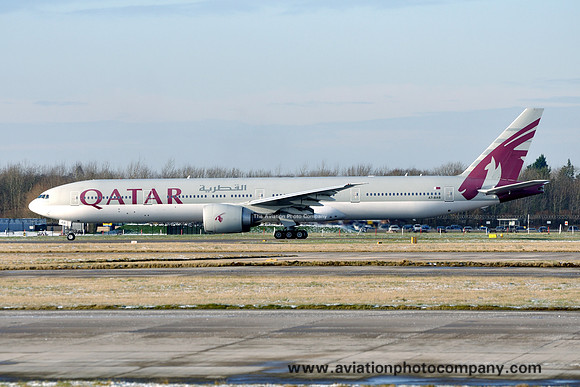 Qatar Airways Boeing 777-300ER A7-BAB at Manchester (2012)