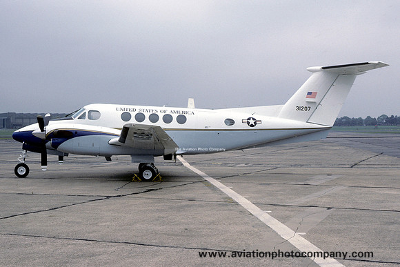 USAF 58 MAS Beech C-12A 73-1207 (1985)