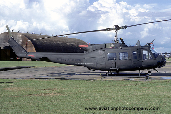 US Army 25 Avn Co Bell UH-1H 73-21822 (1985)