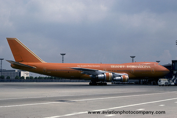 Braniff International Boeing 747-200 N611BN at Paris Orly (1979)
