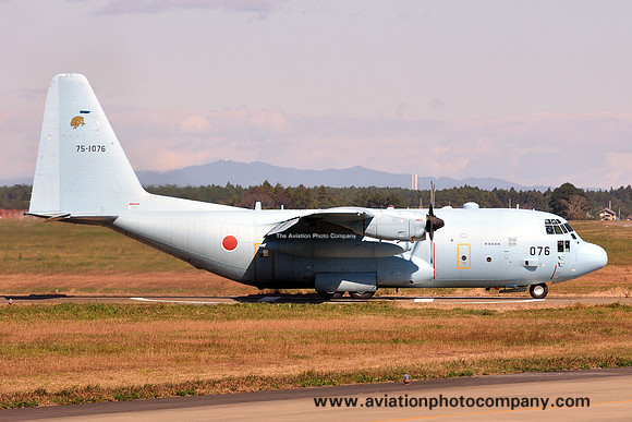 JASDF 401 Hikotai Lockheed C-130H Hercules 75-1076 (2012)