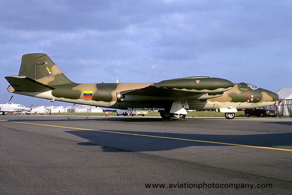Venezuelan Air Force English Electric Canberra B.82 1233 at IAT Greenham Common (1979)
