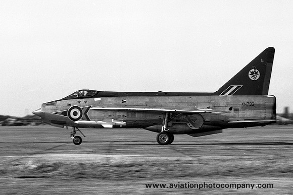 RAF 92 Squadron English Electric Lightning F.2 XN733/L (1964)