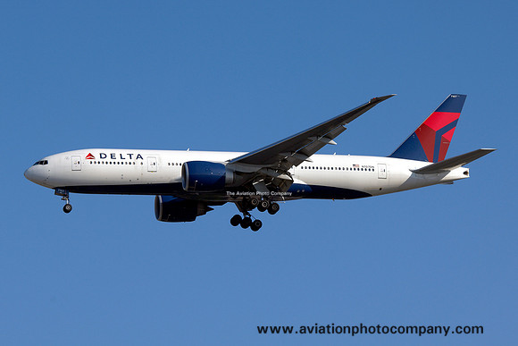 Delta Airlines Boeing 777-200LR N707DN at Los Angeles IAP (2012)