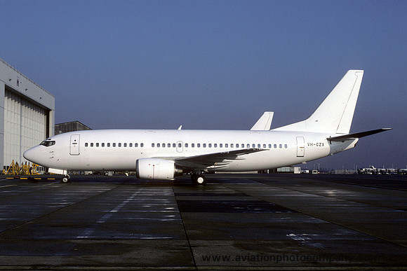 Unmarked Boeing 737-300 VH-CZX (1993)