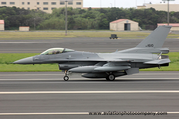 Iraqi Air Force Lockheed F-16C IAF1610 on delivery through Lajes (2015)