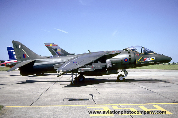 RAF 233 OCU Hawker Siddeley Harrier GR.5 ZD353/H (1990)