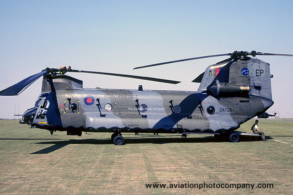 RAF 7 Squadron Vertol Chinook HC.1 ZA720/EP (1990)