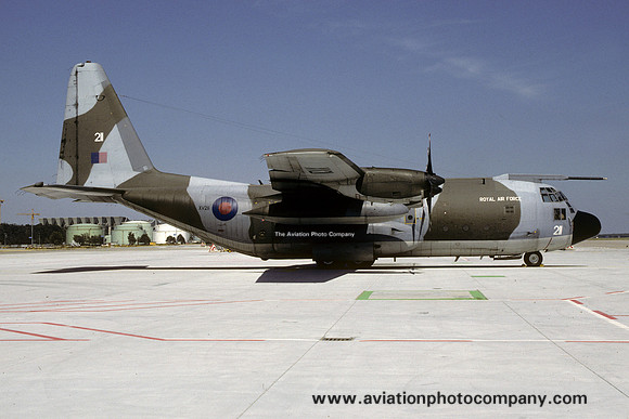 RAF Lyneham Transport Wing Lockheed C-130K Hercules C.1P XV211 (1990)