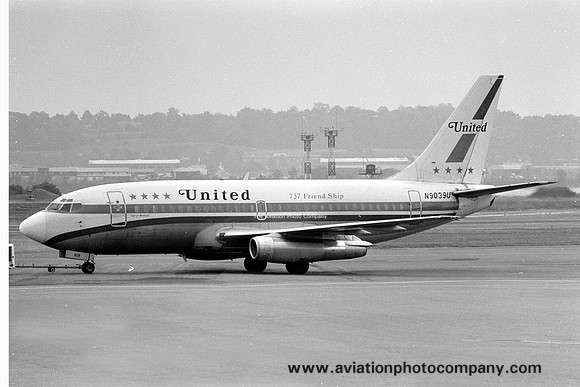 United Airlines Boeing 737-200 N9039U (1976)