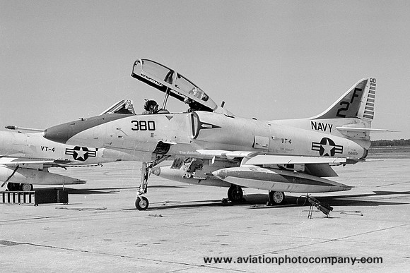 US Navy VT-4 Douglas TA-4J Skyhawk 158483/2F-380 (1974)