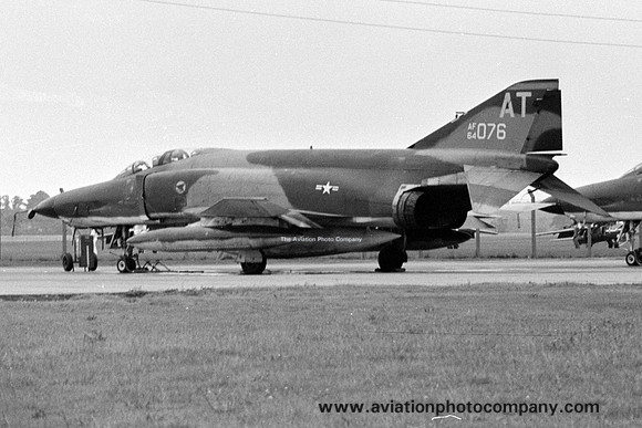 USAF 10 TRW 32 TRS McDonnell RF-4C Phantom 64-1076/AT (1971)
