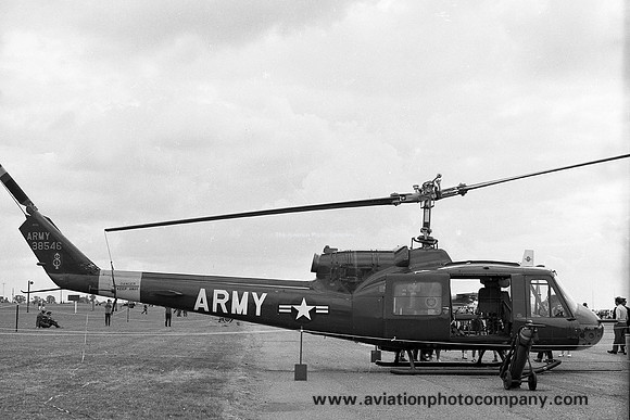 US Army 8 Cav Bell UH-1B 63-8546